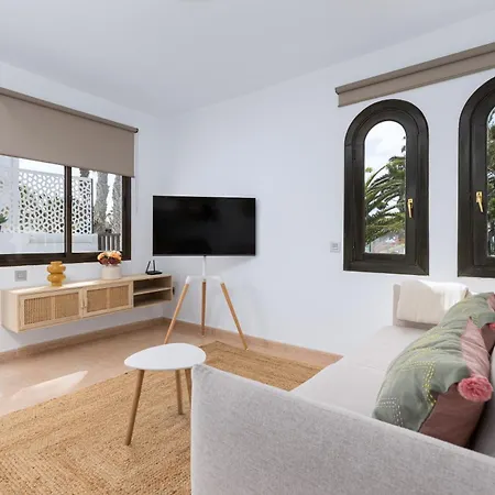 Home2book Modern With Pool In Oasis Apartmán